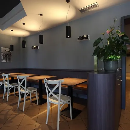 Trattoria Contini Hotell 3*